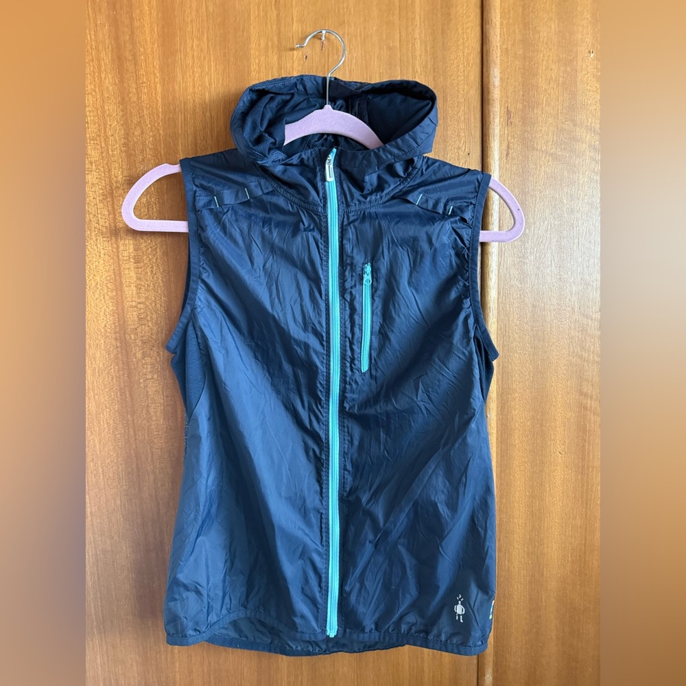 Smartwool lightweight windbreaker vest with hood. XS